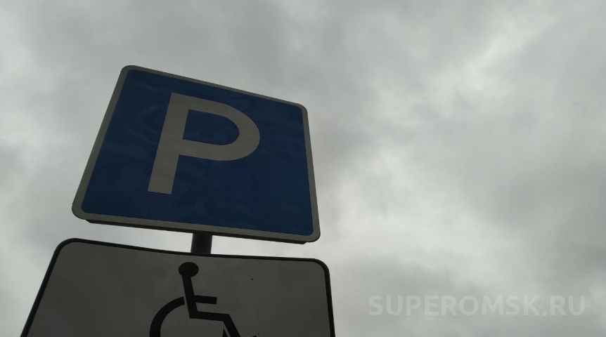 Под Новый год в центре Омска разобьют парковку