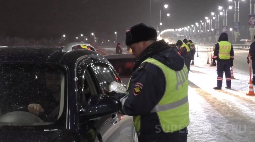 Автоновости Омичи уже начали отмечать Новый год и попадаться нетрезвыми за рулем