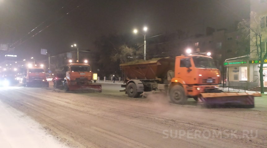 Омские власти обещают выставить на уборку снега всю технику Омские власти обещают выставить на уборку снега всю технику