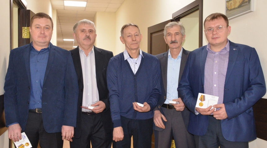 Сотрудников «Омсктрансмаша» наградили за вклад в решение задач, возложенных на Вооруженные силы РФ Сотрудников «Омсктрансмаша» наградили за вклад в решение задач, возложенных на Вооруженные силы РФ