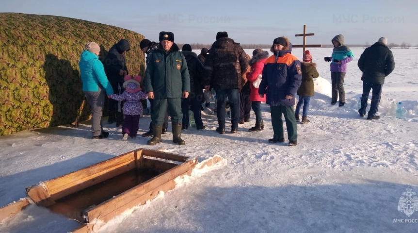 Стало известно количество окунувшихся на Крещение в проруби омичей Стало известно количество окунувшихся на Крещение в проруби омичей