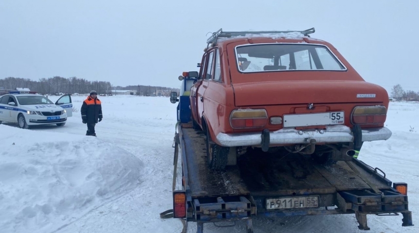 Под Омском дед дал внуку порулить и лишился машины Под Омском дед дал внуку порулить и лишился машины