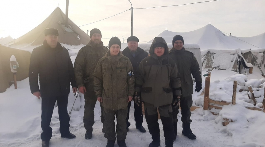 Пока одни омские главы дрались, другой передал гумпомощь мобилизованным Пока одни омские главы дрались, другой передал гумпомощь мобилизованным