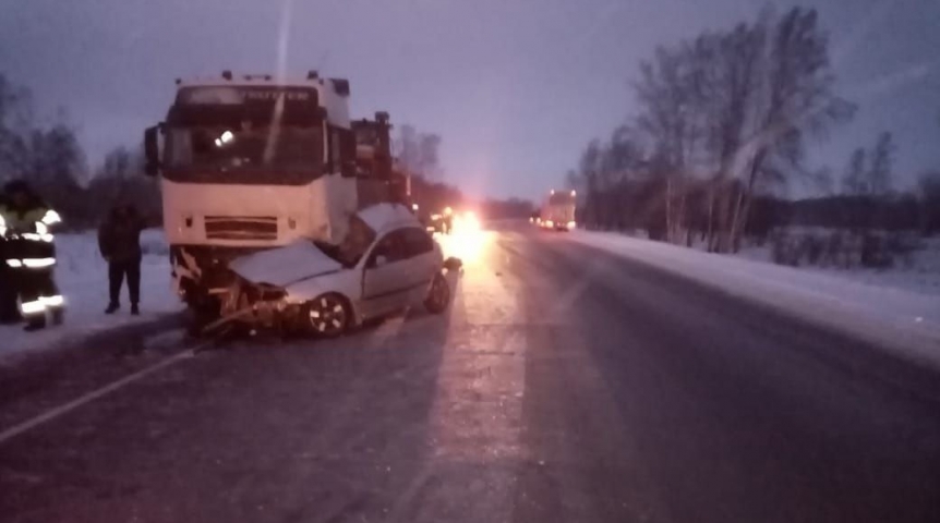 Опасный маневр по пути в Омск стоил жизни юному автомобилисту Опасный маневр по пути в Омск стоил жизни юному автомобилисту