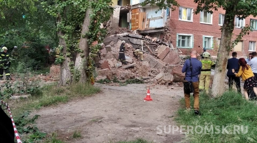 С омского Фонда капремонта сняли обязательство за треснувшие дома