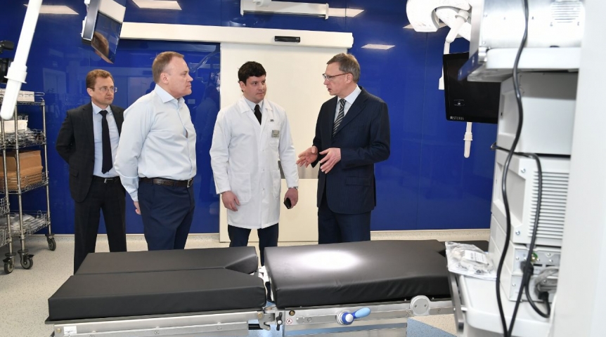 Губернатор Бурков посетил новый многопрофильный медцентр в Омске Губернатор Бурков посетил новый многопрофильный медцентр в Омске