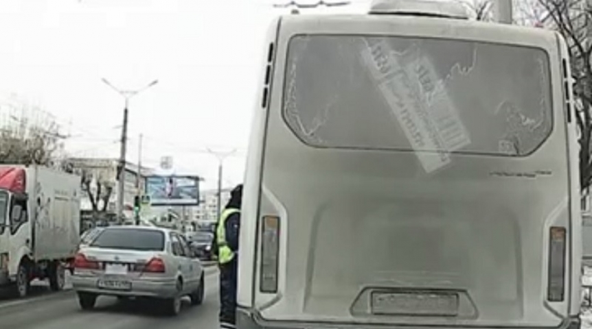 В Омске дерзкого «газелиста» отправили под арест на 5 суток В Омске дерзкого «газелиста» отправили под арест на 5 суток