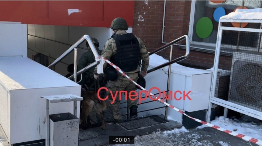 Происшествия в Омске Силовики перекрывали дорогу в Омске из-за попытки подорвать взрывное устройство в здании