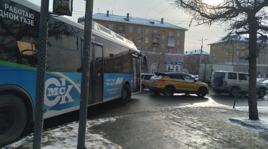Автомобилистам Омска предложили общественный транспорт из-за ремонта Ленинградского моста Автомобилистам Омска предложили общественный транспорт из-за ремонта Ленинградского моста