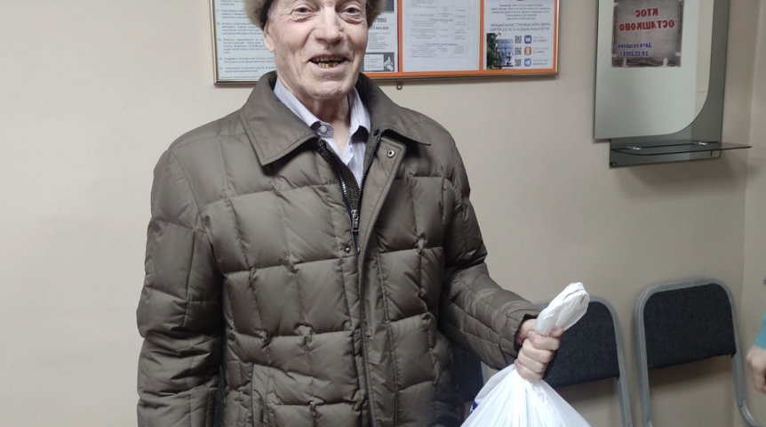 Юрий Козловский совместно с КТОСами Октябрьского округа поздравил омичей с Днем защитника Отечества
