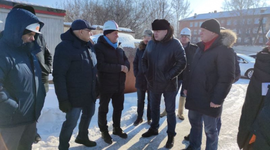 Власть Мэр Сергей Шелест и спикер горсовета Владимир Корбут провели объезд по стройкам Омска