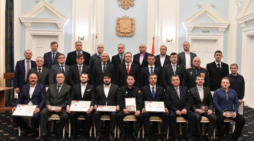 Власть Перед 23 Февраля губернатор Александр Бурков вручил омичам государственные награды