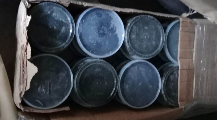 Общество Из Омска в Казахстан не пустили 260 килограммов икры