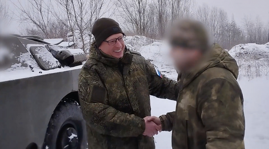 Губернатор Бурков передал груз омскому отряду в зоне СВО Губернатор Бурков передал груз омскому отряду в зоне СВО