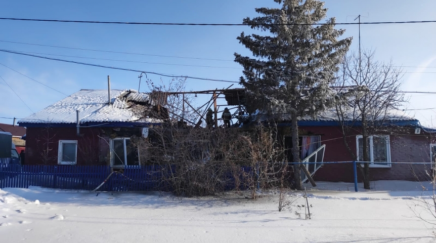 Происшествия в Омске В Омской области при установке натяжных потолков вспыхнул и обрушился дом