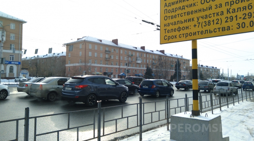 День седьмой: на Ленинградском мосту в Омске снова скопилась плотная пробка День седьмой: на Ленинградском мосту в Омске снова скопилась плотная пробка