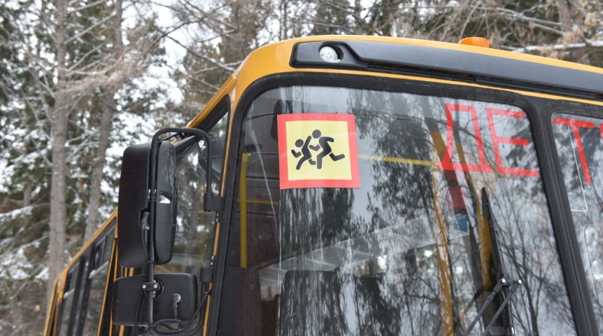 В Омске в 14 школ детей подвозят автобусы В Омске в 14 школ детей подвозят автобусы