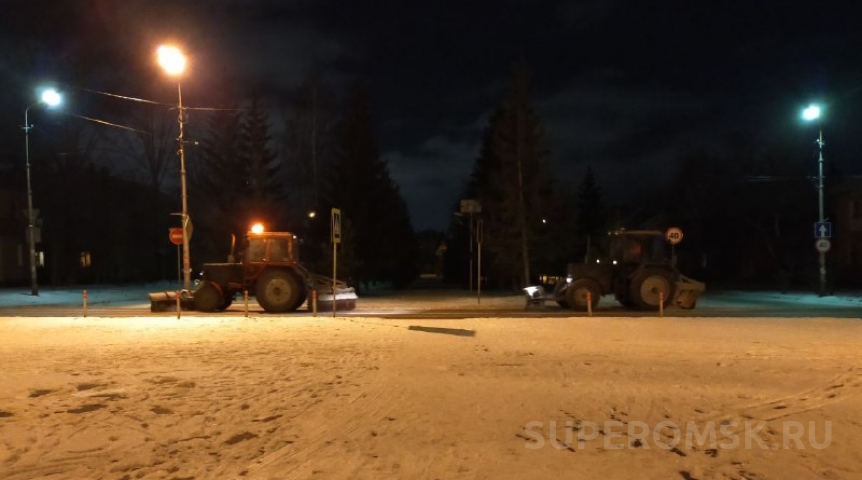 Общество Власти заявили о вывозе снега с половины зон подтопления в Омске