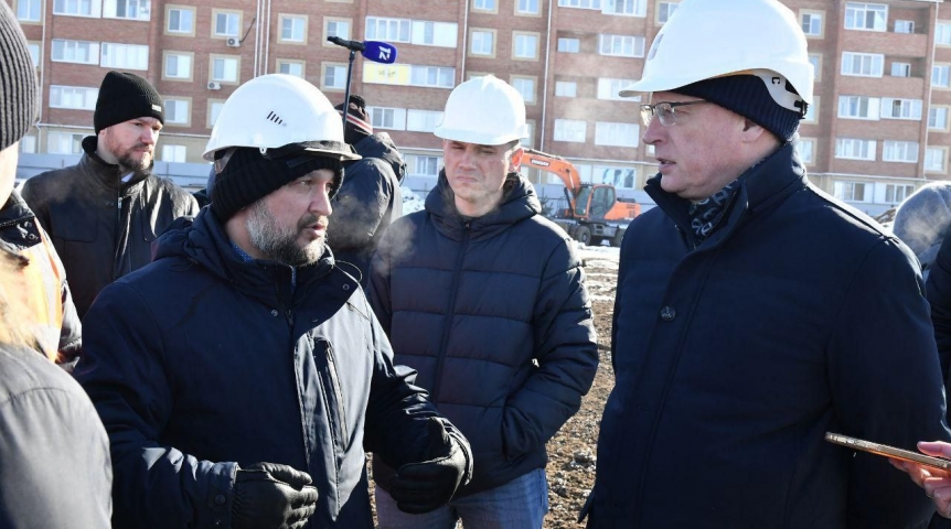 Власть Бурков и Долматов побывали на площадке строительства школы в Ясной Поляне
