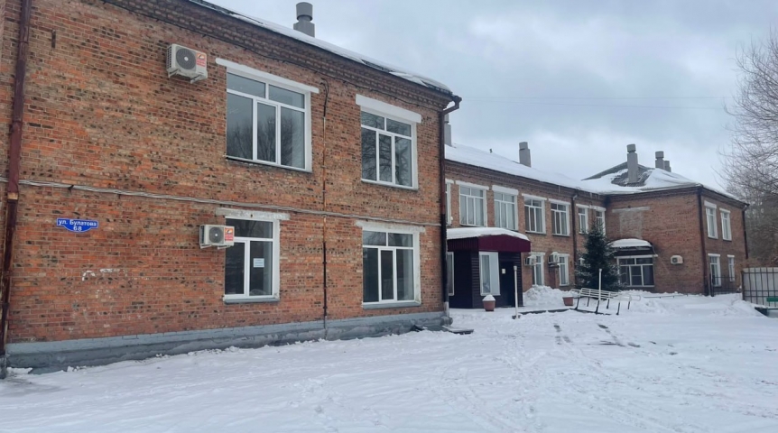 Власть Губернатор Бурков сообщил о решении передать гимназии № 85 здание в центре Омска