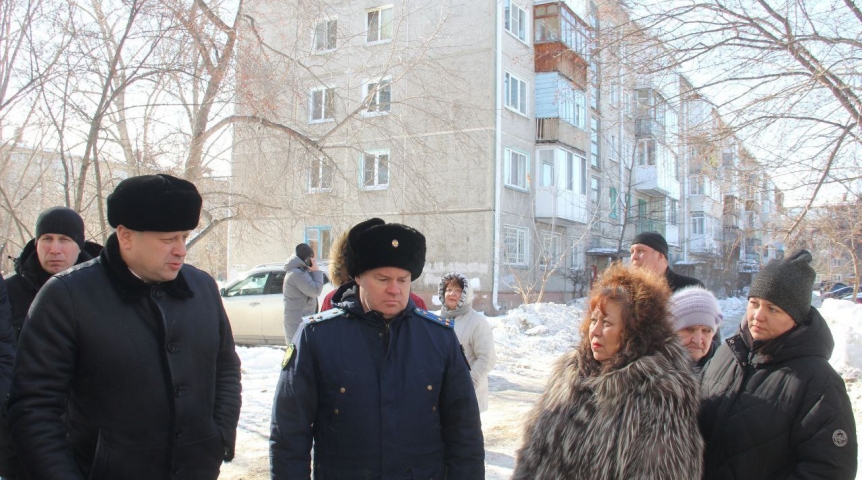 Общество Мэр Омска проинспектировал места подтоплений после ЧП на водоканале и дал ряд поручений