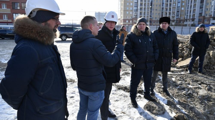 Власть Губернатор Бурков обозначил сроки открытия школы в омском ЖК «Серебряный берег»