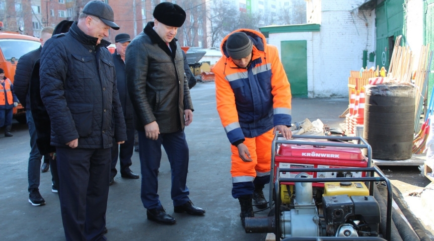 Владимир Корбут и Сергей Шелест оценили старания УДХБ по очистке Ленинского округа Омска Владимир Корбут и Сергей Шелест оценили старания УДХБ по очистке Ленинского округа Омска
