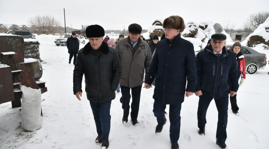 Власть Глава Омской области Бурков посетил передовое сельхозпредприятие в Усть-Ишимском районе