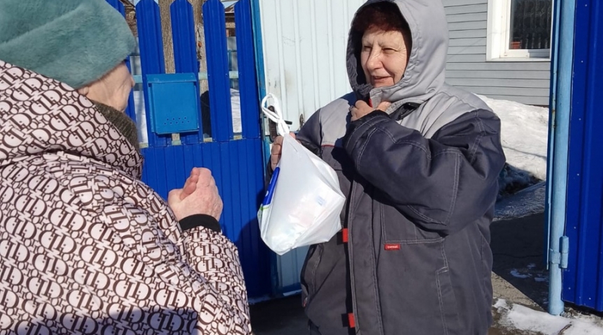Юрий Козловский поздравил ветеранов войны и тружениц тыла с Международным женским днем