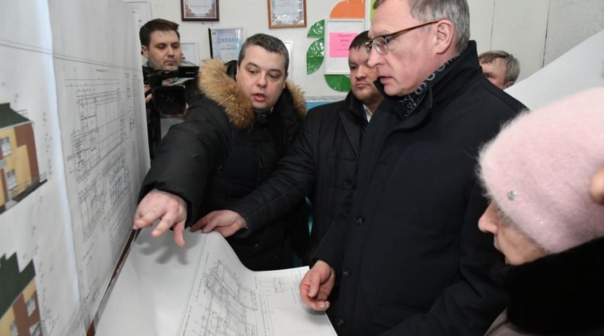 Омскому губернатору Буркову показали проект школы в Малой Биче Омскому губернатору Буркову показали проект школы в Малой Биче
