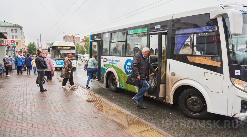 В прокуратуре назвали микрорайоны Омска с проблемами по общественному транспорту