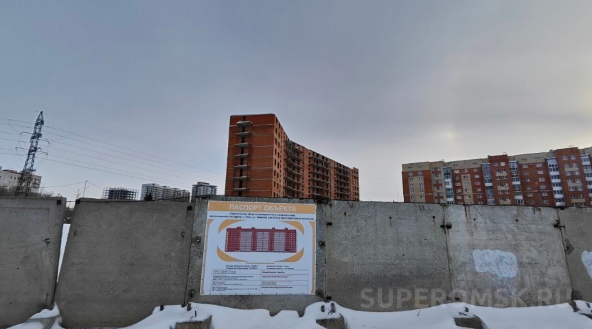 Достройку дома на улице Химиков в Омске начали с крушения стен Достройку дома на улице Химиков в Омске начали с крушения стен