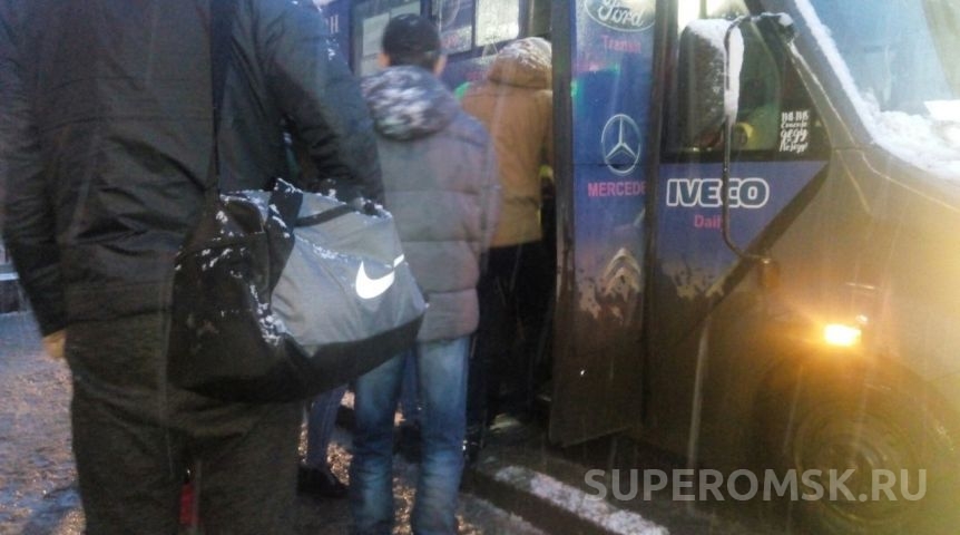 Омич заявил, что из маршрутки после оплаты проезда высадили двух детей Омич заявил, что из маршрутки после оплаты проезда высадили двух детей