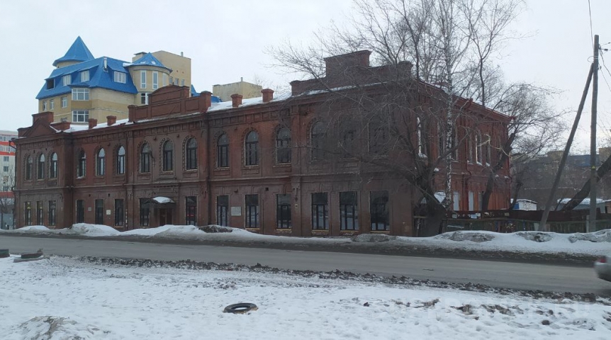 В аренду под любые цели сдают старинный величественный особняк в центре Омска В аренду под любые цели сдают старинный величественный особняк в центре Омска