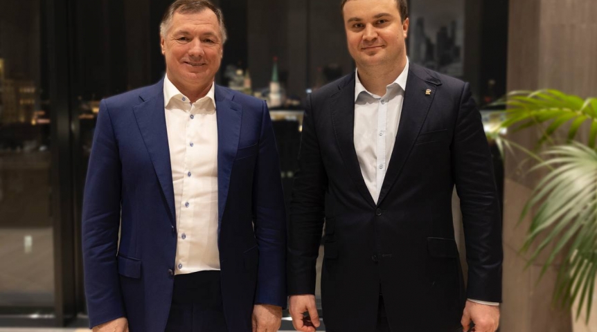 Глава Омской области Хоценко обсудил с вице-премьером РФ Хуснуллиным восстановление дорог в регионе