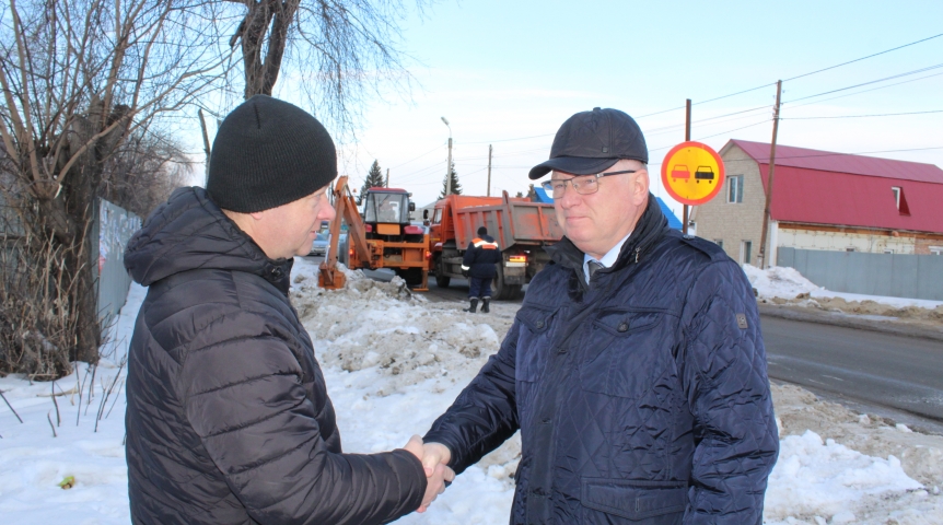 Город Председатель Омского горсовета проконтролировал вывоз снега из частного сектора Ленинского округа