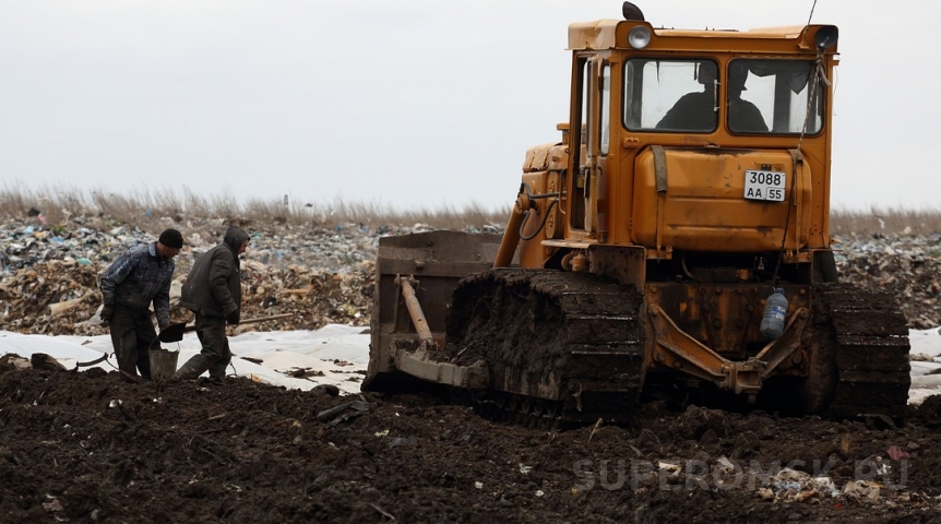 Общество Омичи перекрыли движение грузовиков к свалке