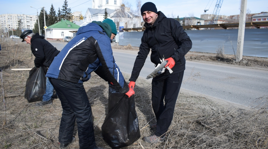 Общество Омский регоператор бесплатно принял 100 тонн мусора после общегородского субботника