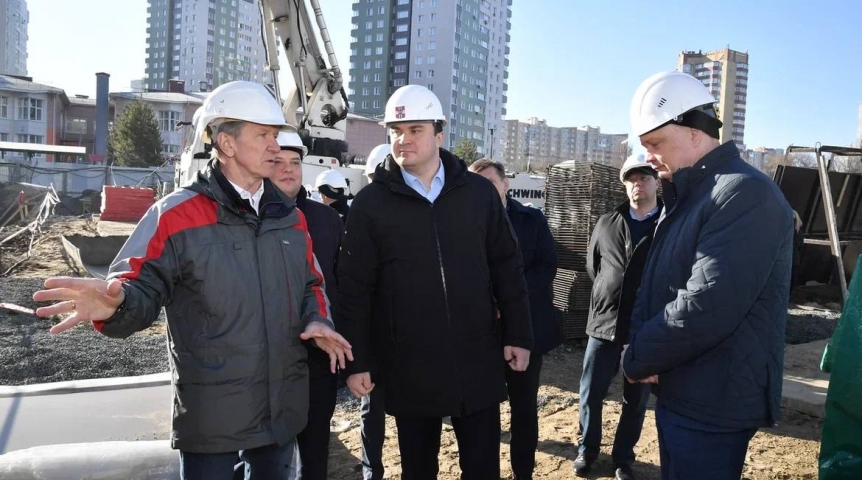 Власть Врио губернатора Виталий Хоценко сделал заявление по стройкам омских школ