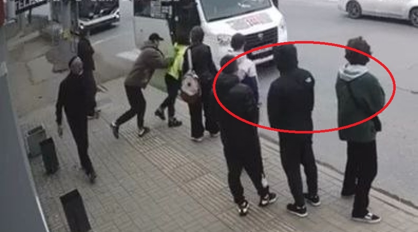 «Он лежит и пальцами в глазах ковыряется»: омич рассказал о задержании пытавшегося убить медсестру наркомана «Он лежит и пальцами в глазах ковыряется»: омич рассказал о задержании пытавшегося убить медсестру наркомана