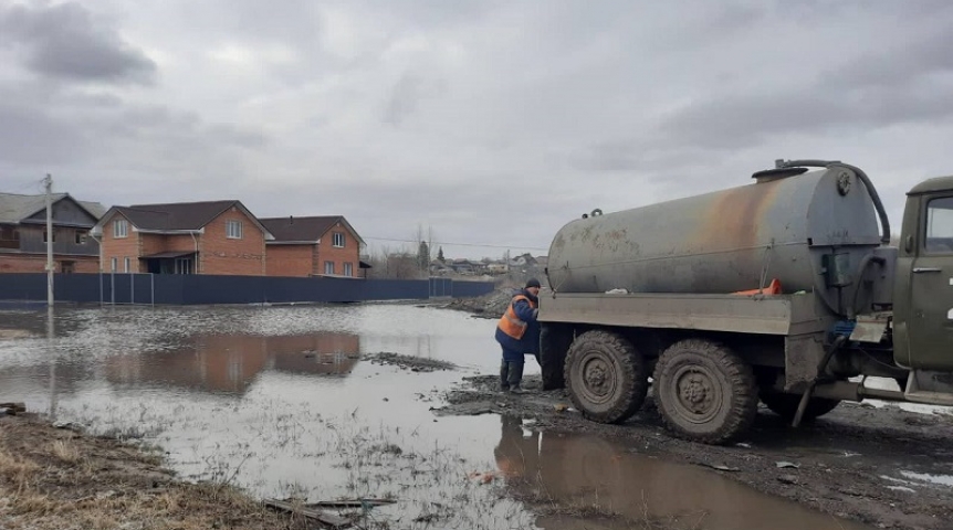 Город В омской мэрии отреагировали на затопление 5-й Островской на Левобережье
