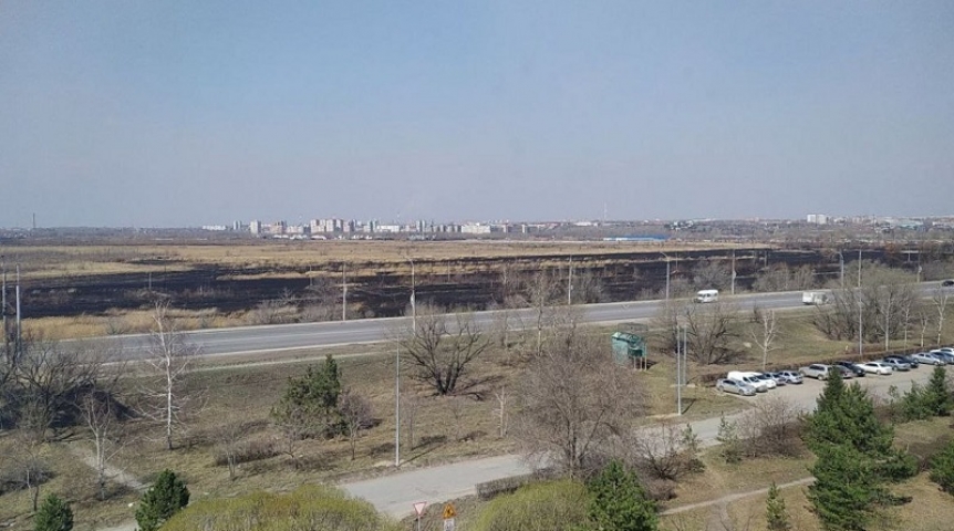 Город Омск окопают по всему радиусу для избежания ландшафтного пожара