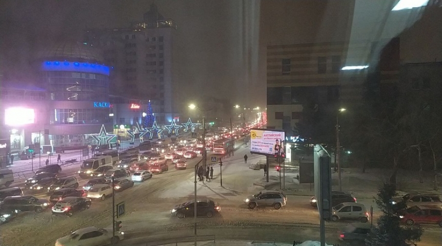 Город Омичи заявили о небывалых пробках на улице Герцена