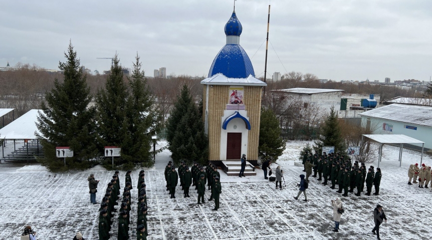 Общество В Омске торжественно отправили на службу первых в 2023 году призывников