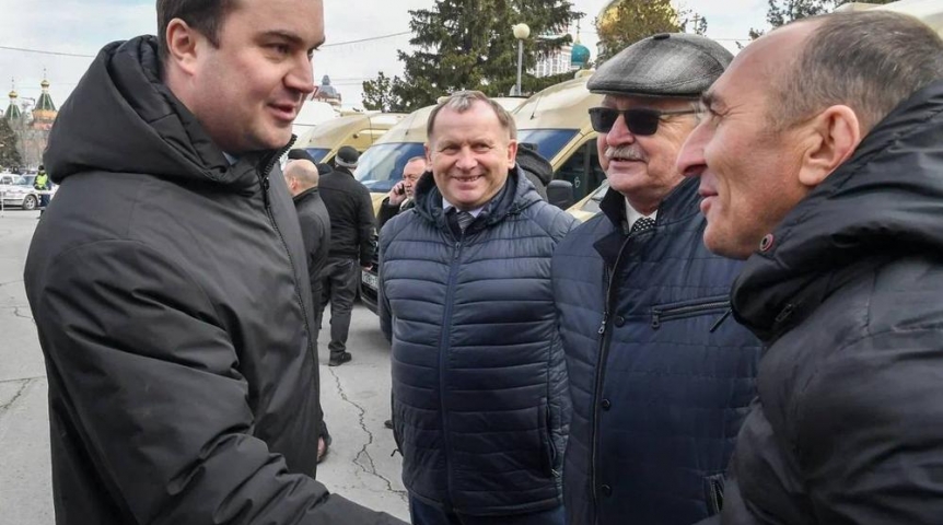 Власть Врио губернатора Хоценко передал в районы Омской области новые скорые и мобильные медицинские комплексы