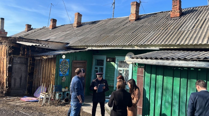 Происшествия в Омске В Привокзальном поселке Омска в жилом доме обрушился потолок