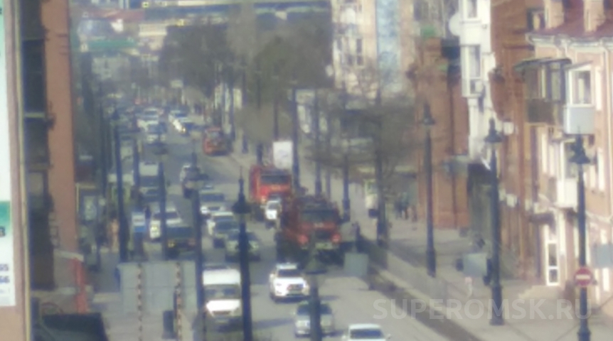 В центре Омска из-за пожара перекрыли улицу Ленина В центре Омска из-за пожара перекрыли улицу Ленина