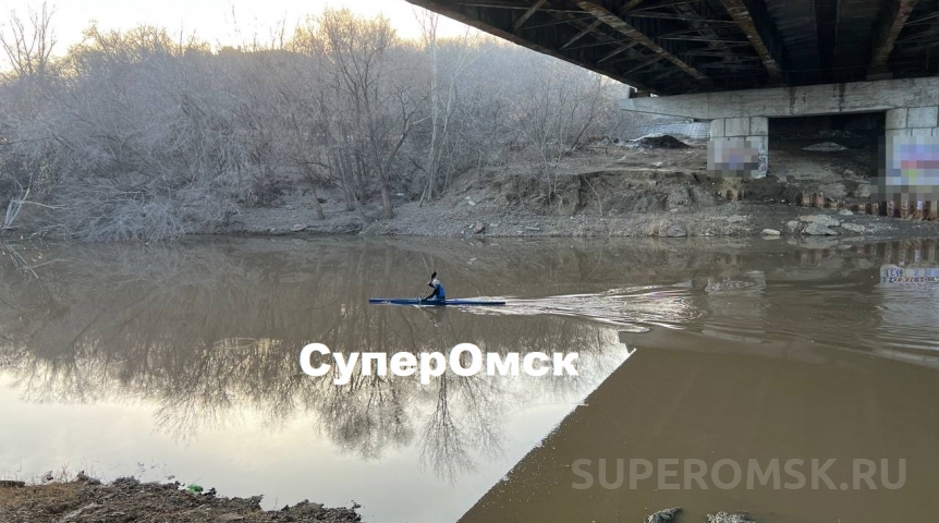 Общество В Омске начинается ледоход