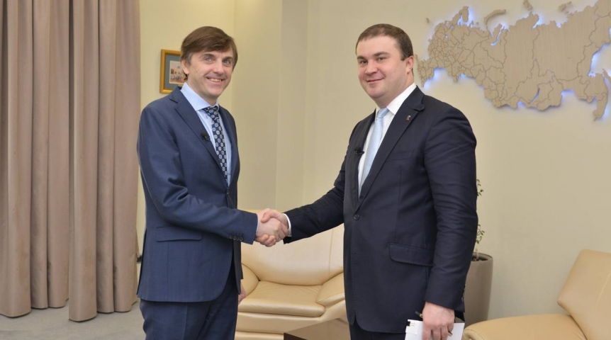 Виталий Хоценко и глава Минпросвещения РФ обсудили строительство школ в Омской области Виталий Хоценко и глава Минпросвещения РФ обсудили строительство школ в Омской области