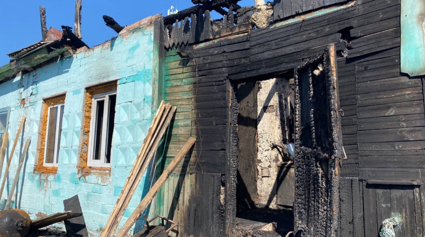 Происшествия в Омске Названа вероятная причина пожара в Москаленках, где погибли мать и ее 7-летняя дочь